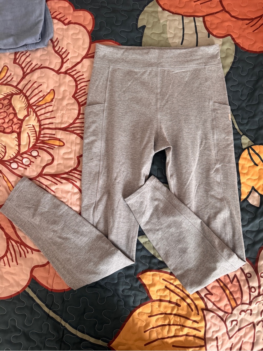 Vuori Heather Gray High-Rise Leggings with Side Pockets